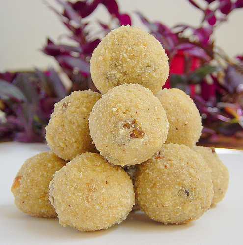 Rava Ladoo